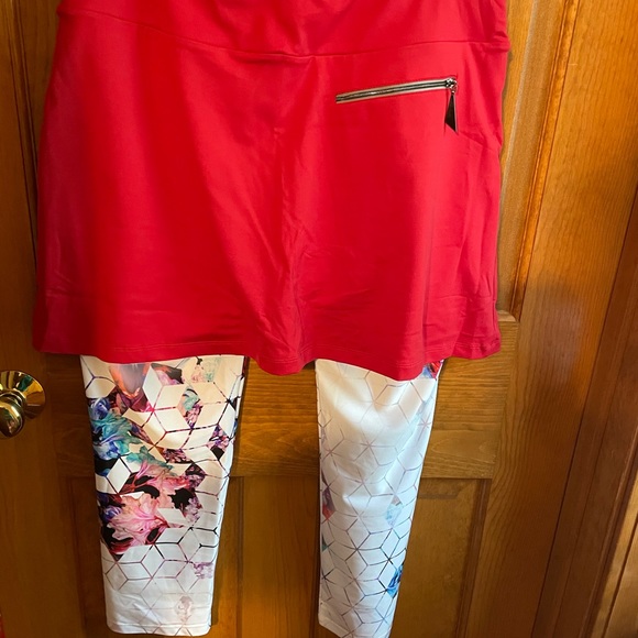 Women’s golf skirt with attached Capri leggings. - Picture 2 of 4